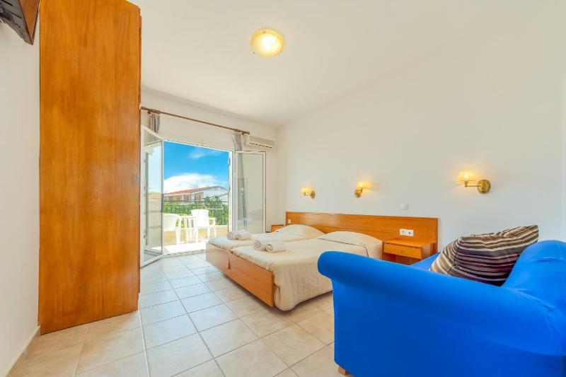 Comfort Triple Room image 3