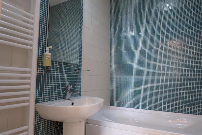 One-Bedroom Apartment image 2