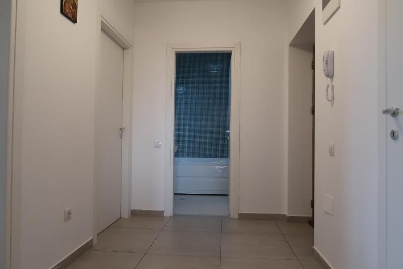 One-Bedroom Apartment image 4