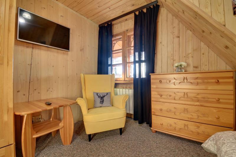 Apartment with Mountain View image 3