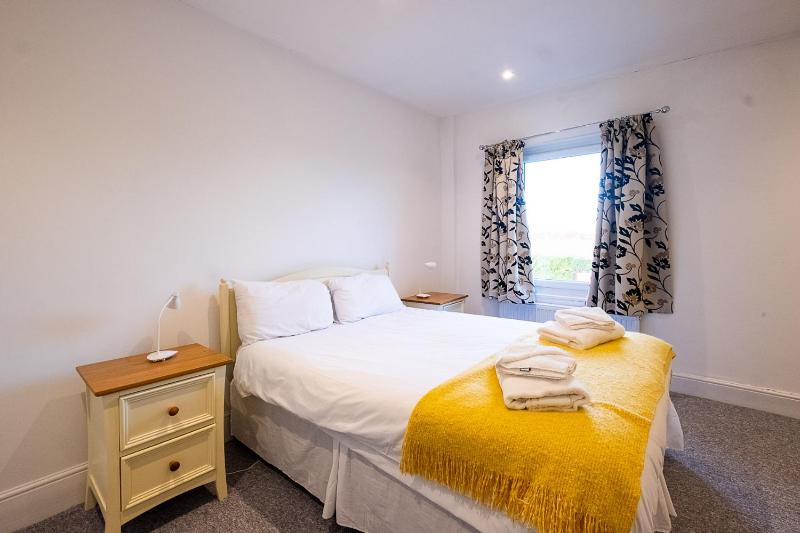 One-Bedroom Apartment image 3