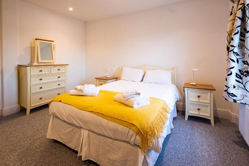 One-Bedroom Apartment image 2