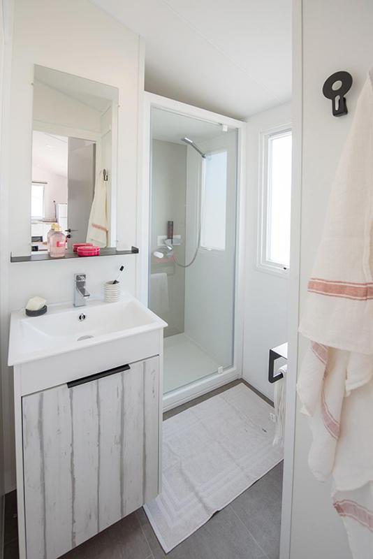 Mobil-Home Confort 2 Bedrooms image 1