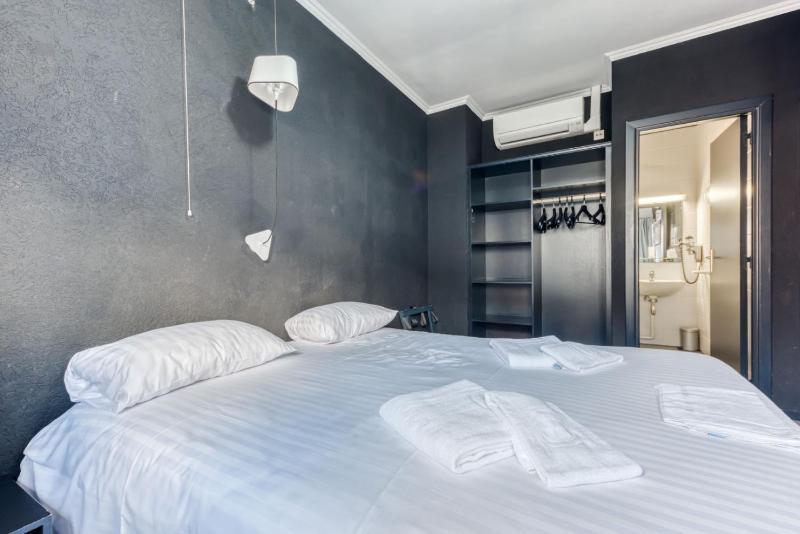Standard Double Room image 3