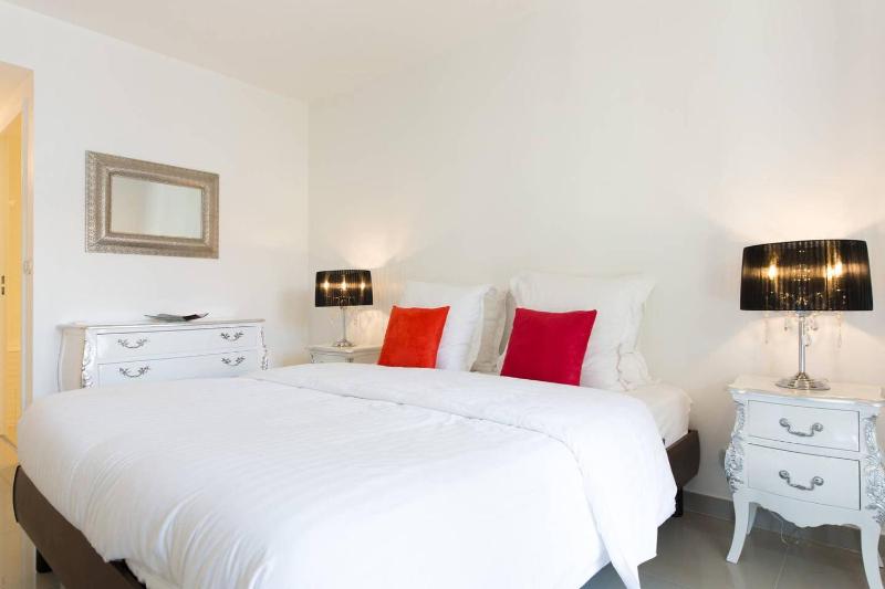 MARTINEZ HOTEL AREA: Modern 3 bedrooms w/ terrace - image 27