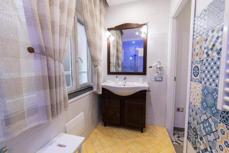 Deluxe Room (2 Adults + 1 Child) image 3