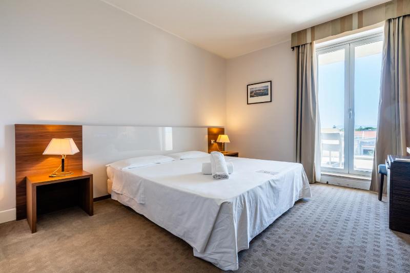 Double or Twin Room image 2