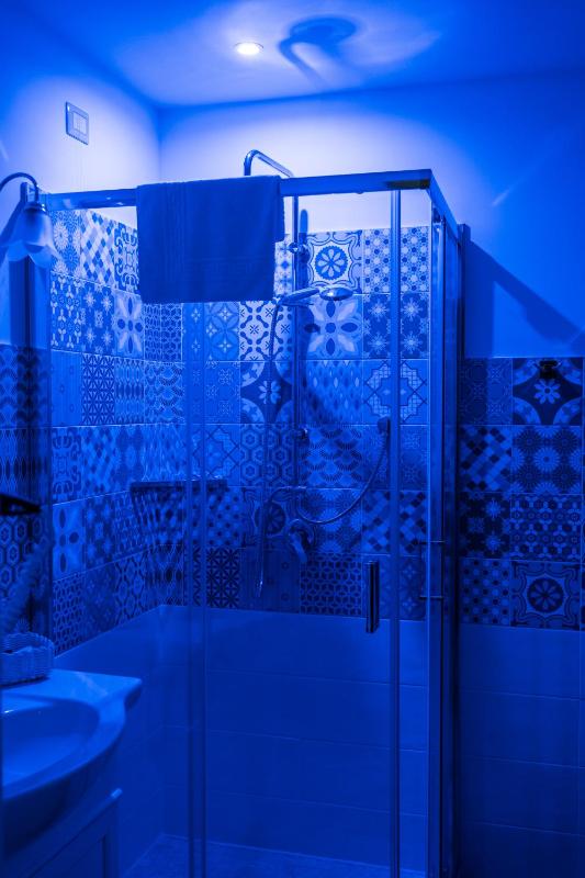Deluxe Double Room with Balcony image 3