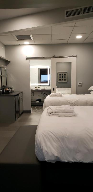 Deluxe Queen Room with Two Queen Beds image 4