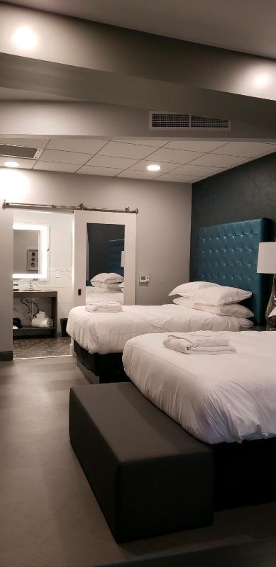 Deluxe Queen Room with Two Queen Beds image 3