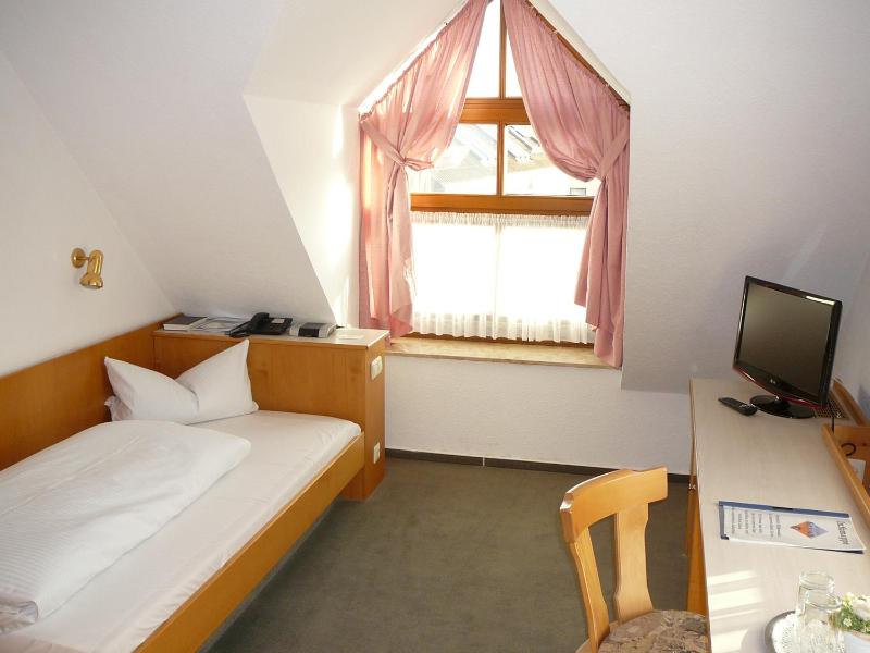 Standard Single Room image 1