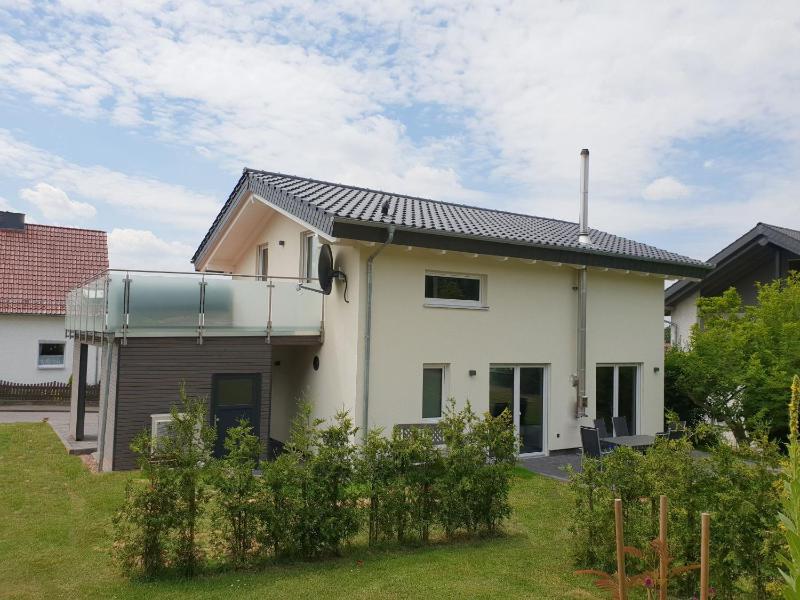 Two-Bedroom House image 4