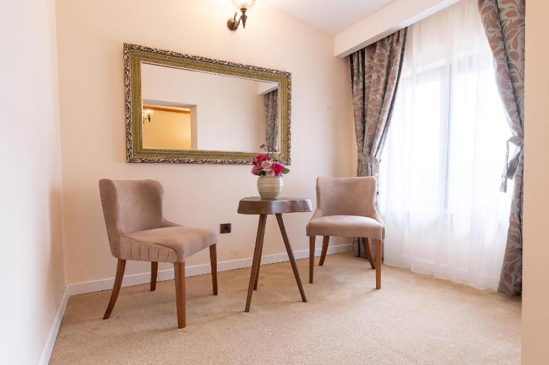 Deluxe Room image 4