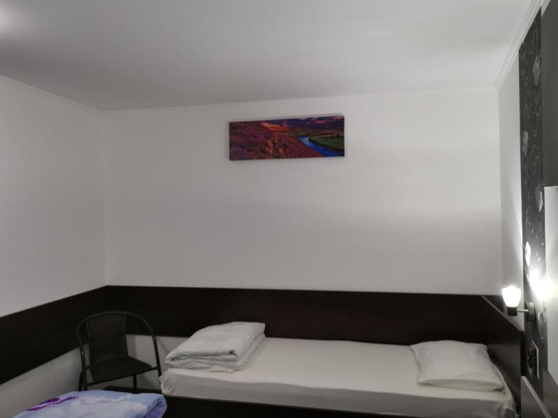Triple Room with Private Bathroom image 3