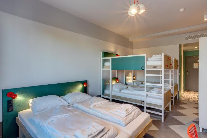 6-Bed Room image 1