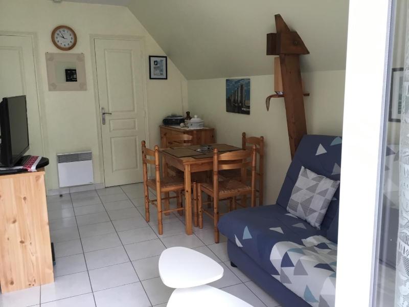 One-Bedroom Apartment image 2