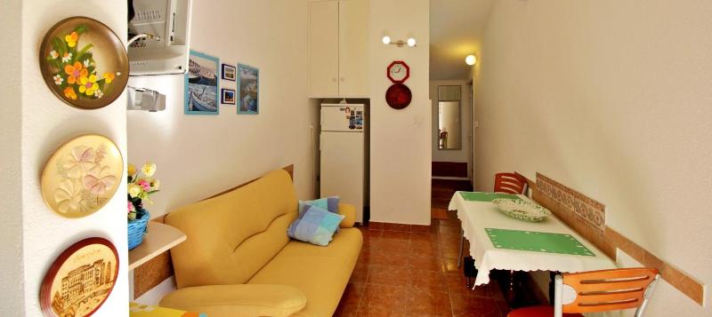 One-Bedroom Apartment image 2