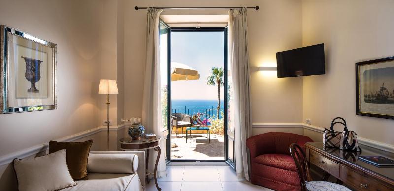Junior Suite with Terrace image 3