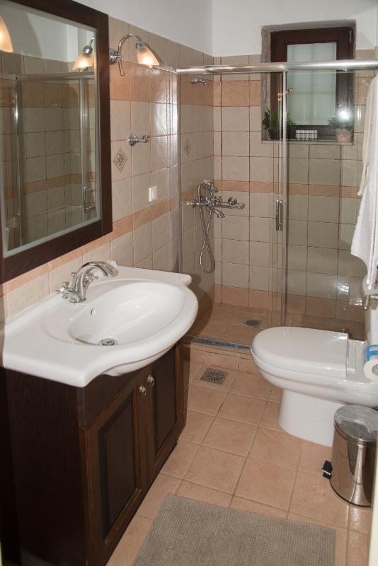 Two-Bedroom House image 4
