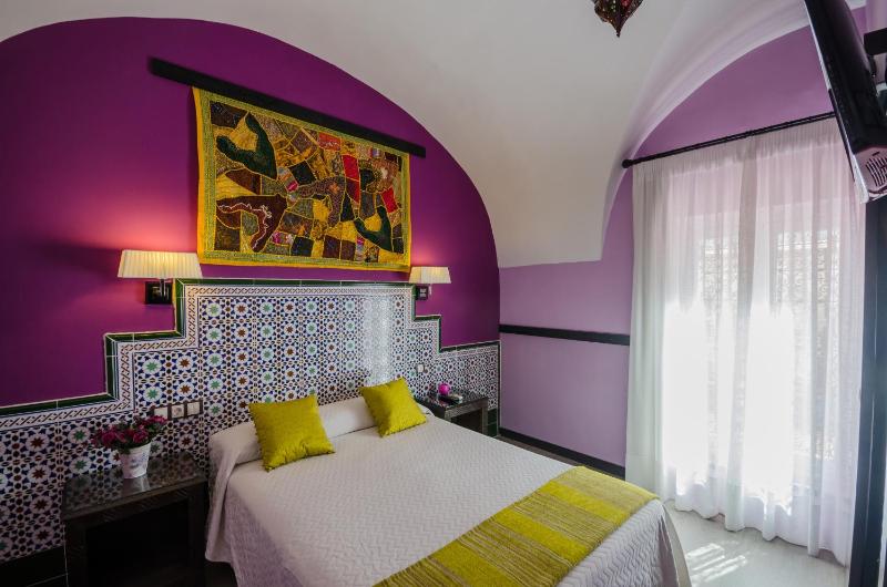 Double or Twin Room image 4