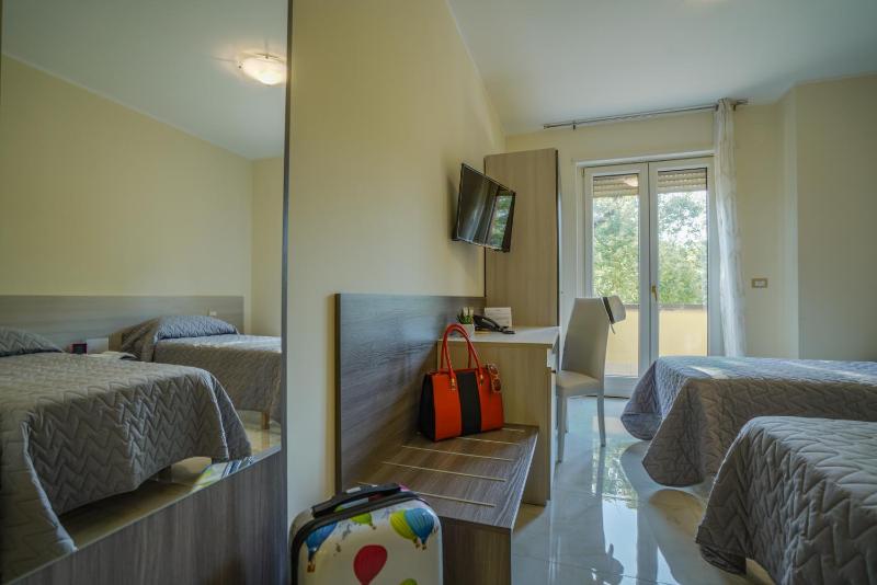 Twin Room image 1