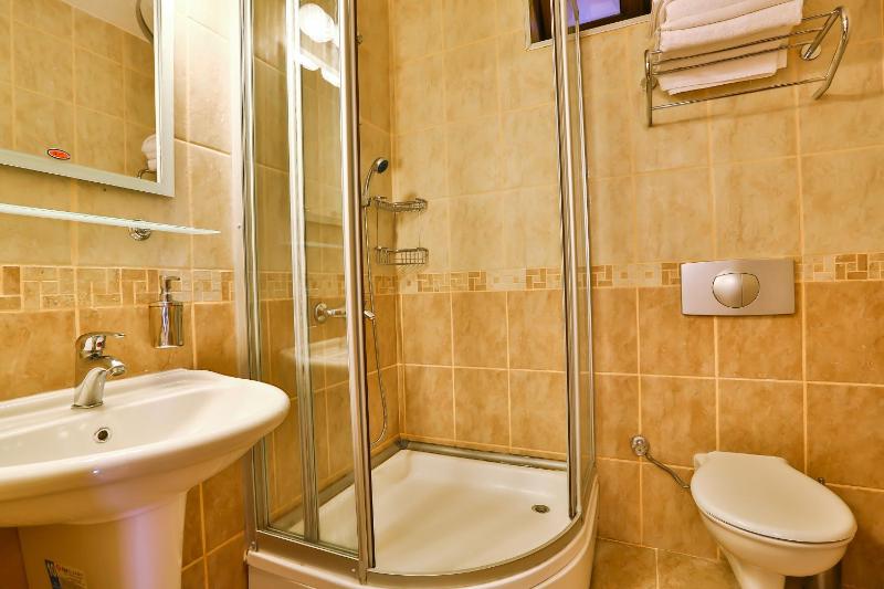 Standard Triple Room image 2