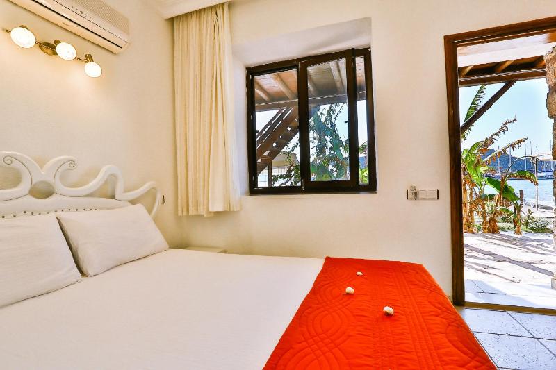 Standard Double Room image 2