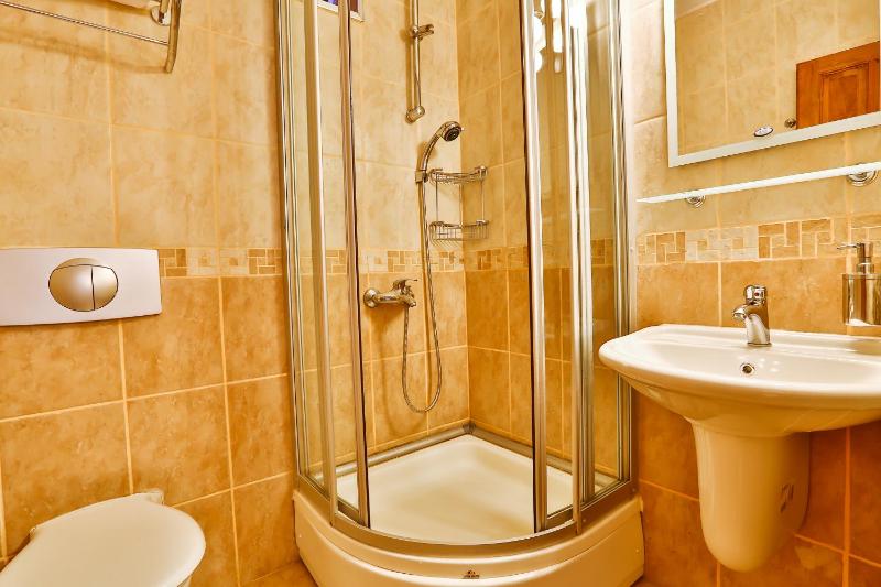 Standard Triple Room image 4