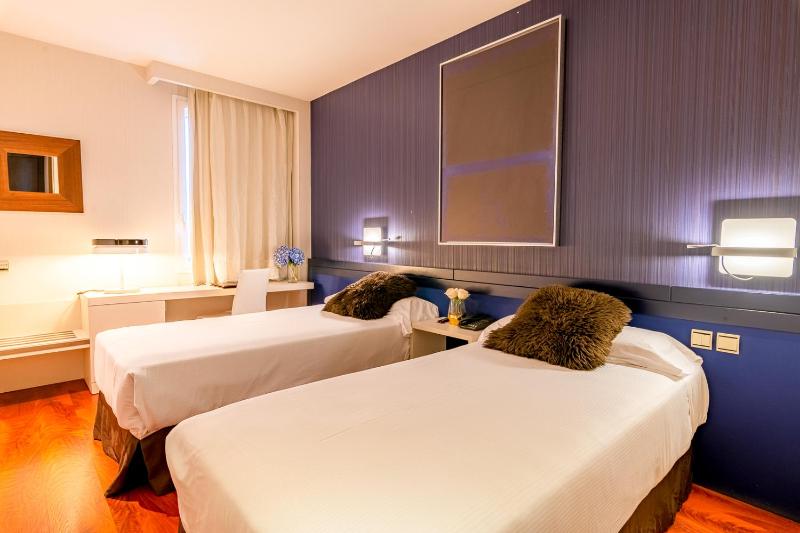 Double or Twin Room image 2