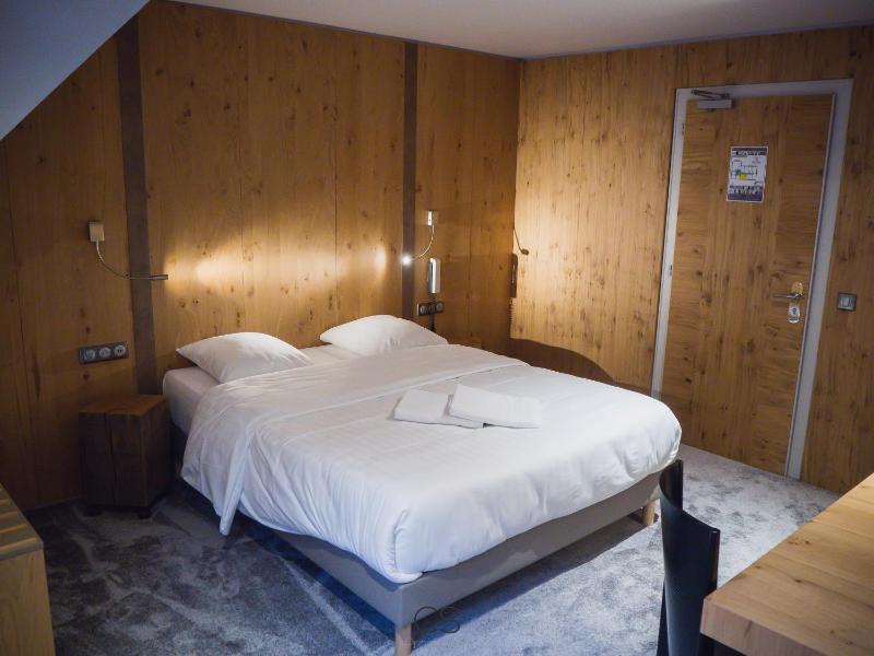 Deluxe Double Room image 3