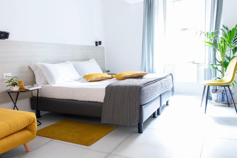 Deluxe Double or Twin Room with City View image 4