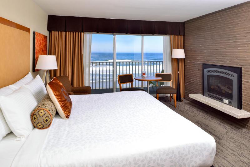 One-Bedroom Suite with Ocean View image 3