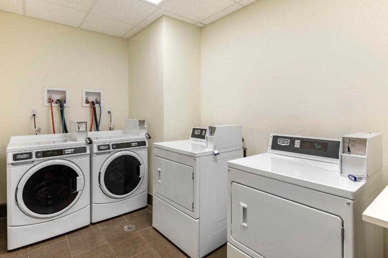 MainStay Suites Near Denver Downtown - image 4