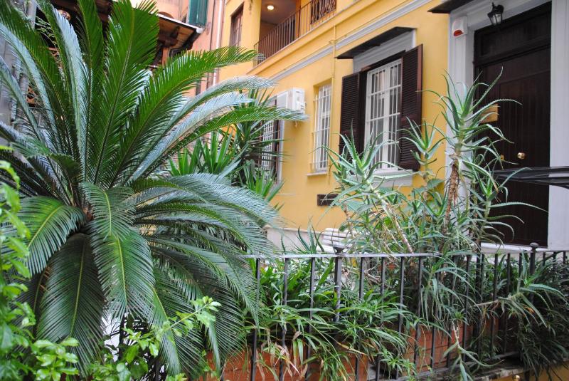 Economy Double or Twin Room - via Famagosta 45 image 3