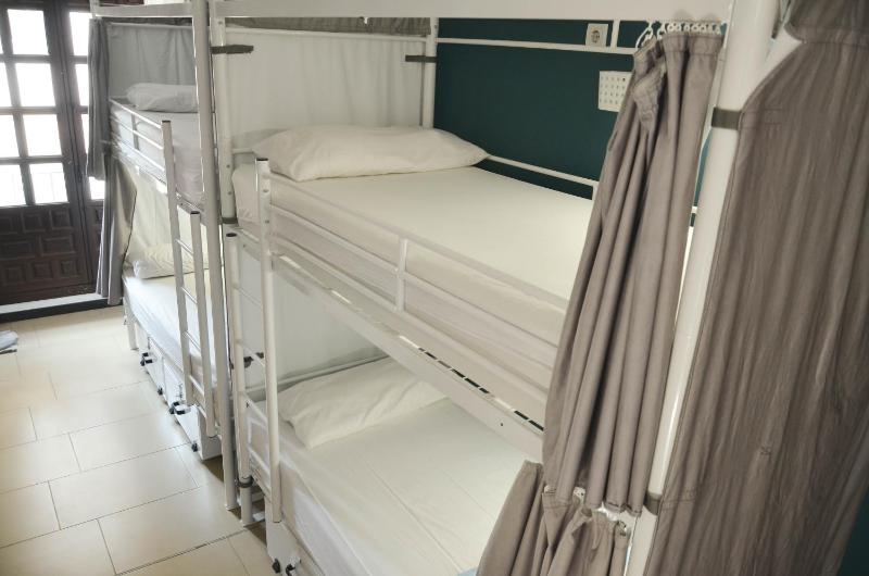Bed in 10-Bed Mixed Dormitory Room image 2
