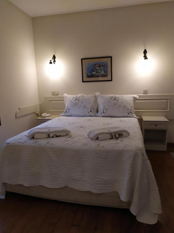 Economy Double Room image 2