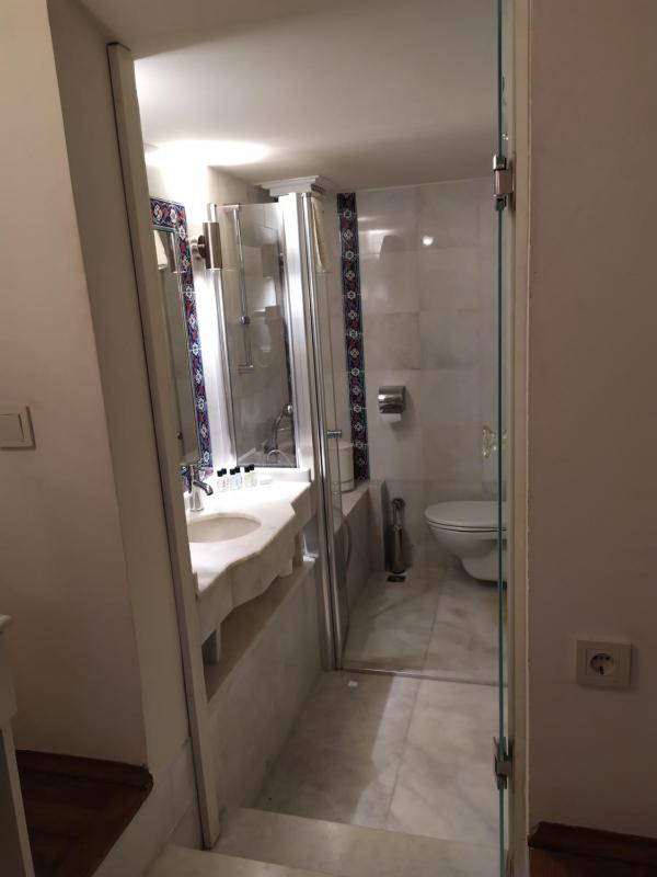 Economy Double Room image 4