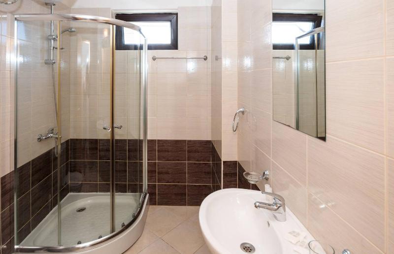 Seaside Garden Apartment with 2 BR for up to 5 pax - image 3