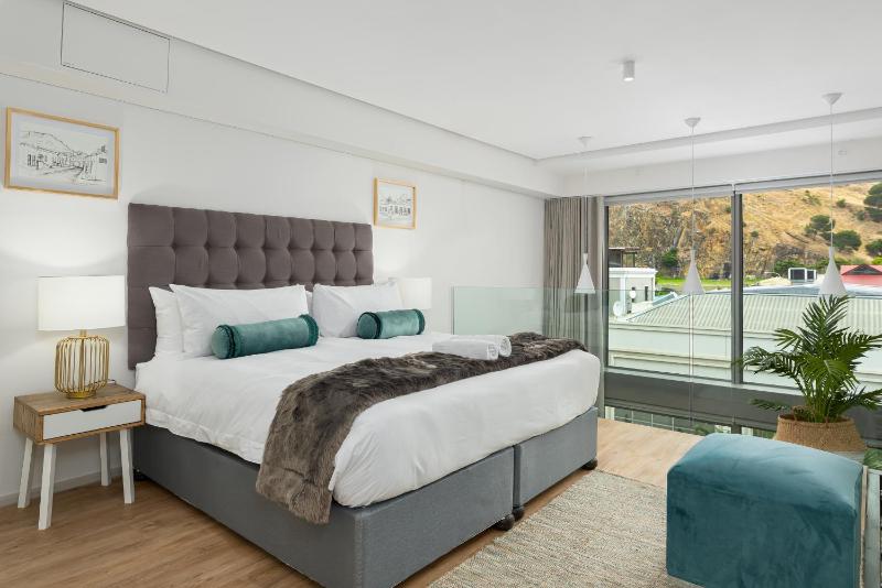 One-Bedroom Apartment image 1