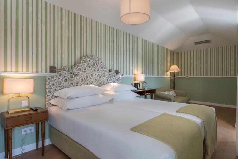 Superior Deluxe Double or Twin Room  image 3