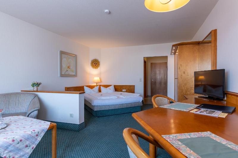 Double Room image 4