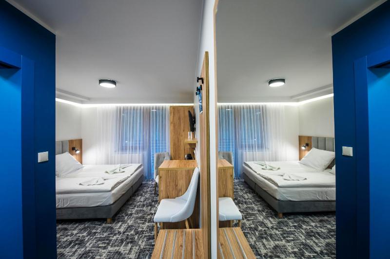 Deluxe Double or Twin Room with Balcony image 3