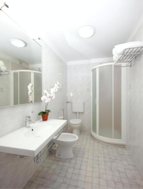 Quadruple Room with Balcony image 3