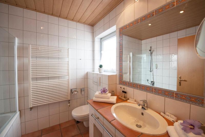 One-Bedroom Suite image 2