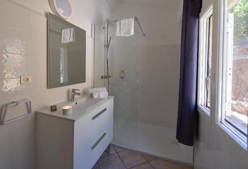 Comfort Two Bedroom Villa (4 people) with Sea View  image 4