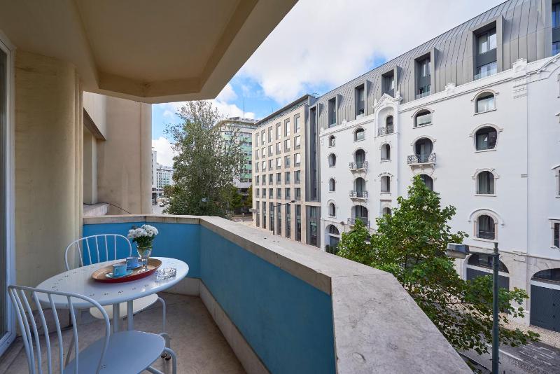 Double or Twin Room with Balcony image 4