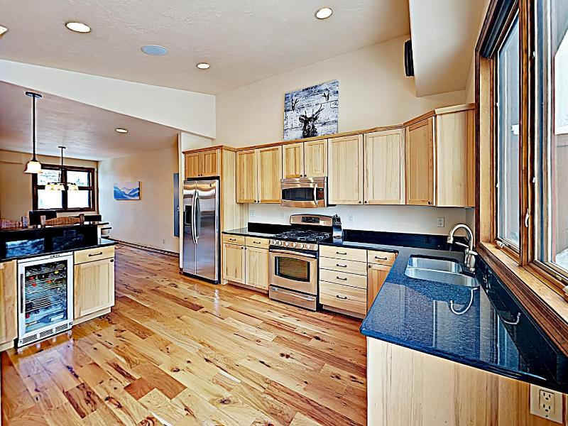 Three-Bedroom Townhouse image 2