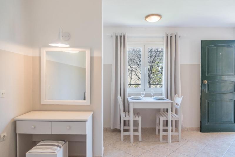 Double Room with Garden View image 1