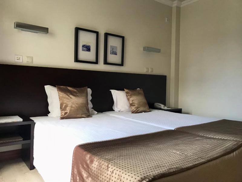 Standard Double Room image 3