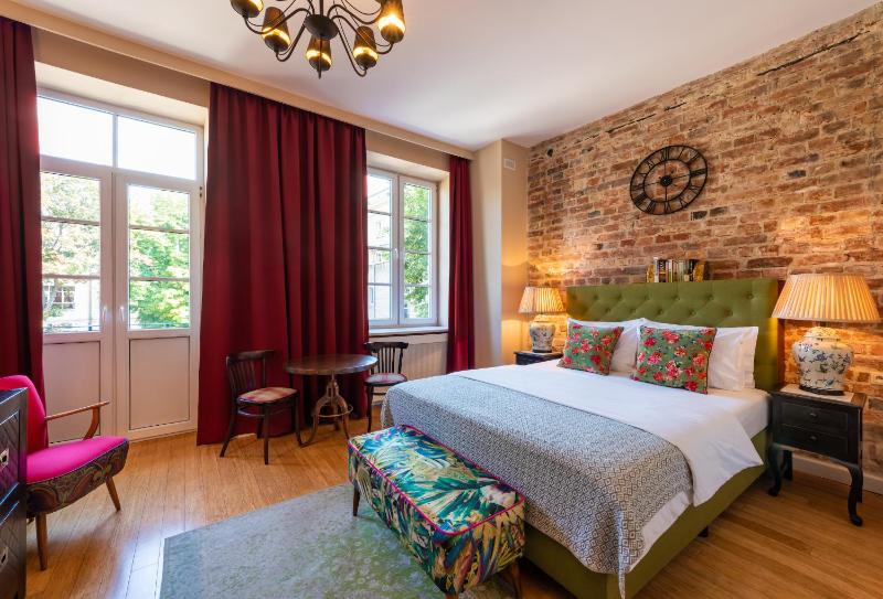 Deluxe Double Room with Balcony image 2
